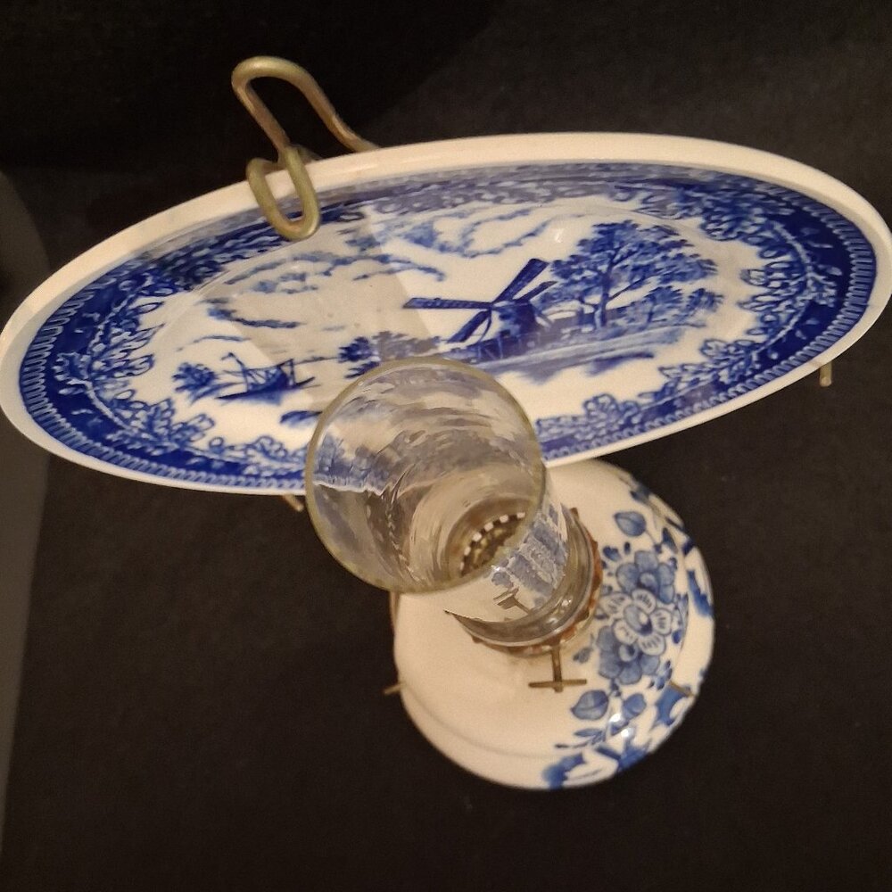 Vint'g 1955-68 Blue & White Japan Porcelain Oil Lamp w/Chimney & Matching Plate - Picture 5 of 13